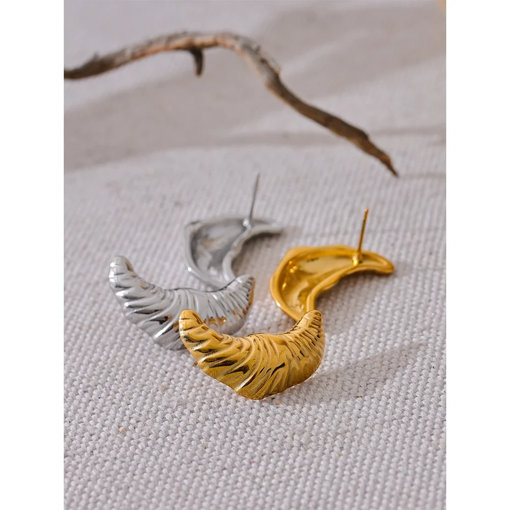 Croissant Earrings Gold & Silver - Back details