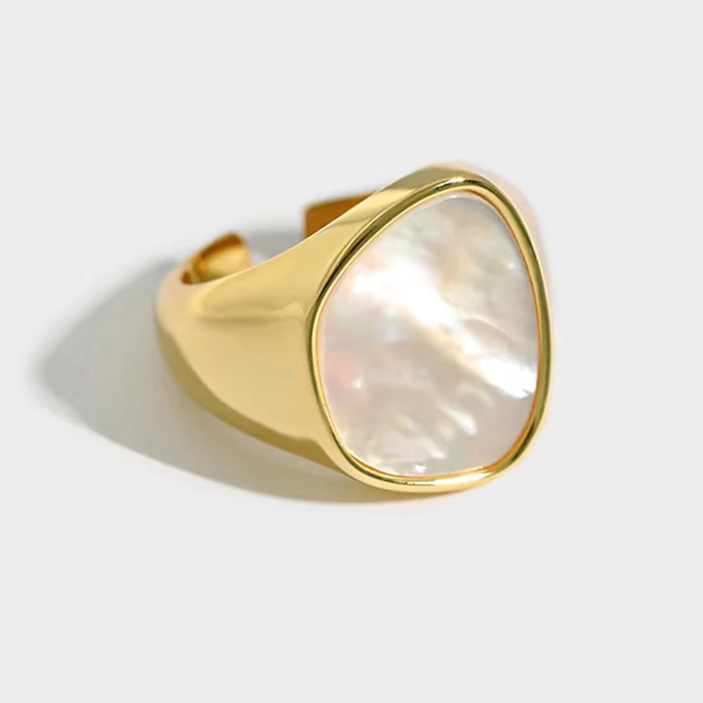 White Pearl Gold Ring