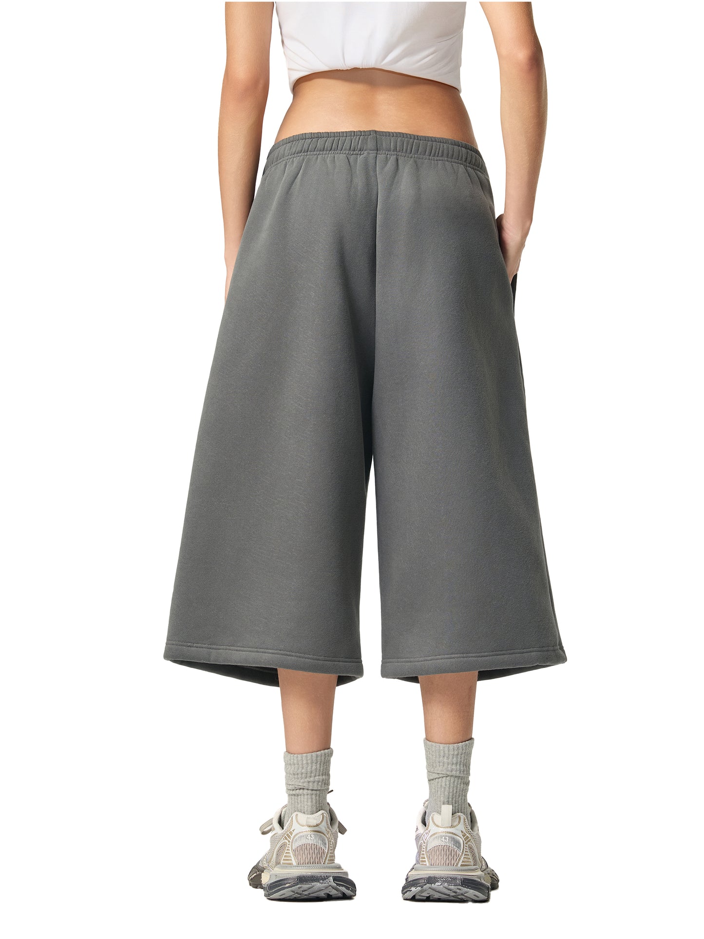 Relaxed Drawstring Three-quarter Sweatpants - additional view 9