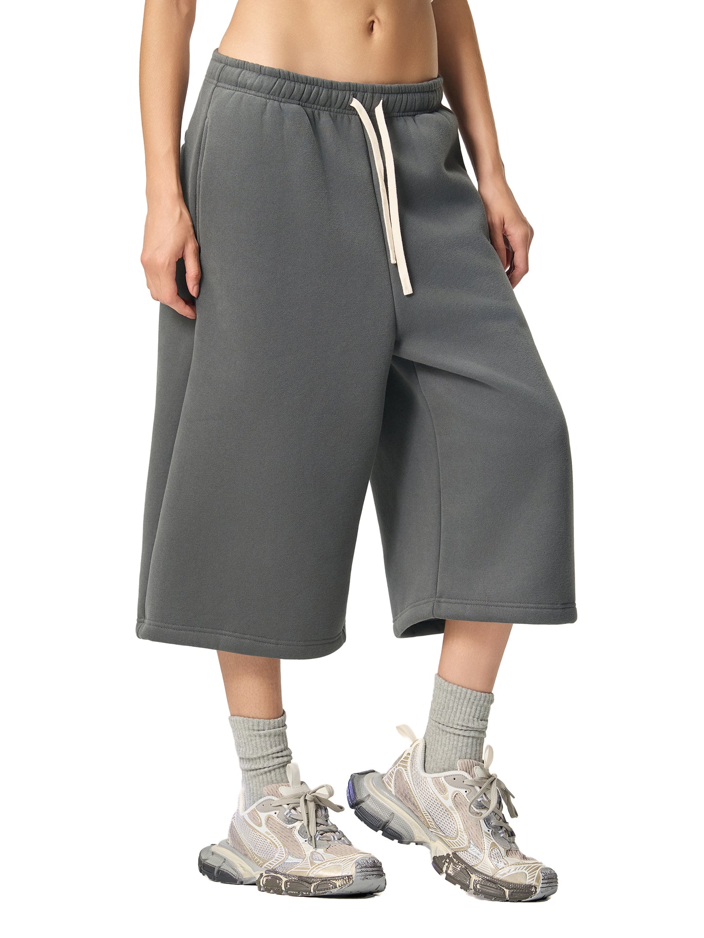 Relaxed Drawstring Three-quarter Sweatpants - additional view 10