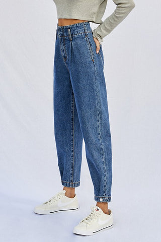 Side details of High Pleated Waist Jogger Jeans