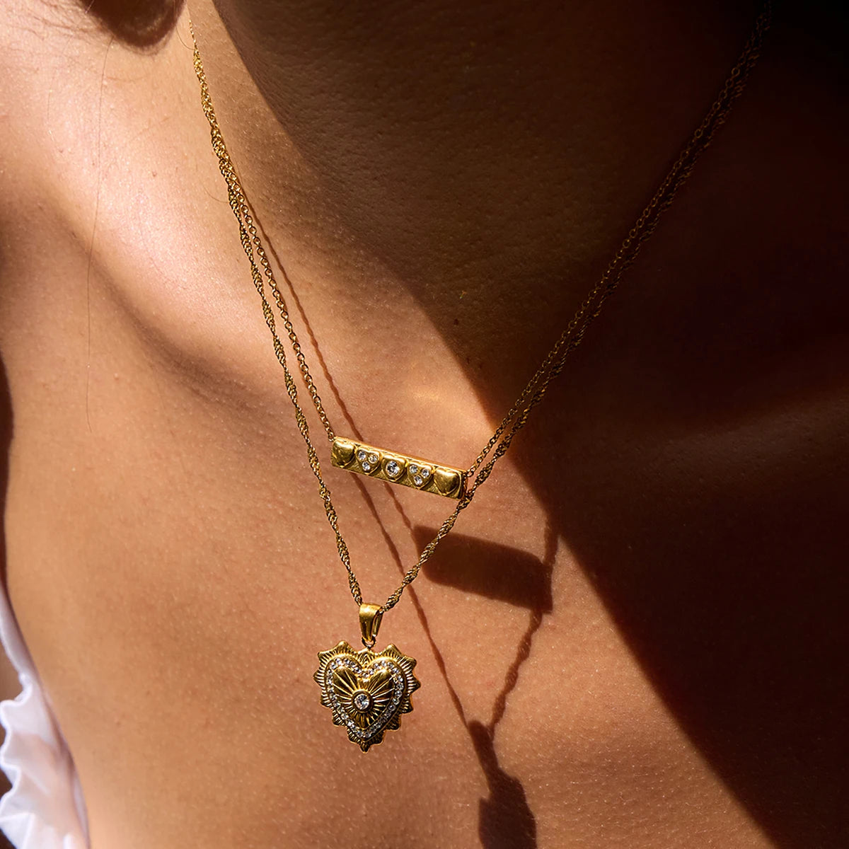 18K Gold Rhinestone Love Pendant Necklace – Elegant Women's Jewelry