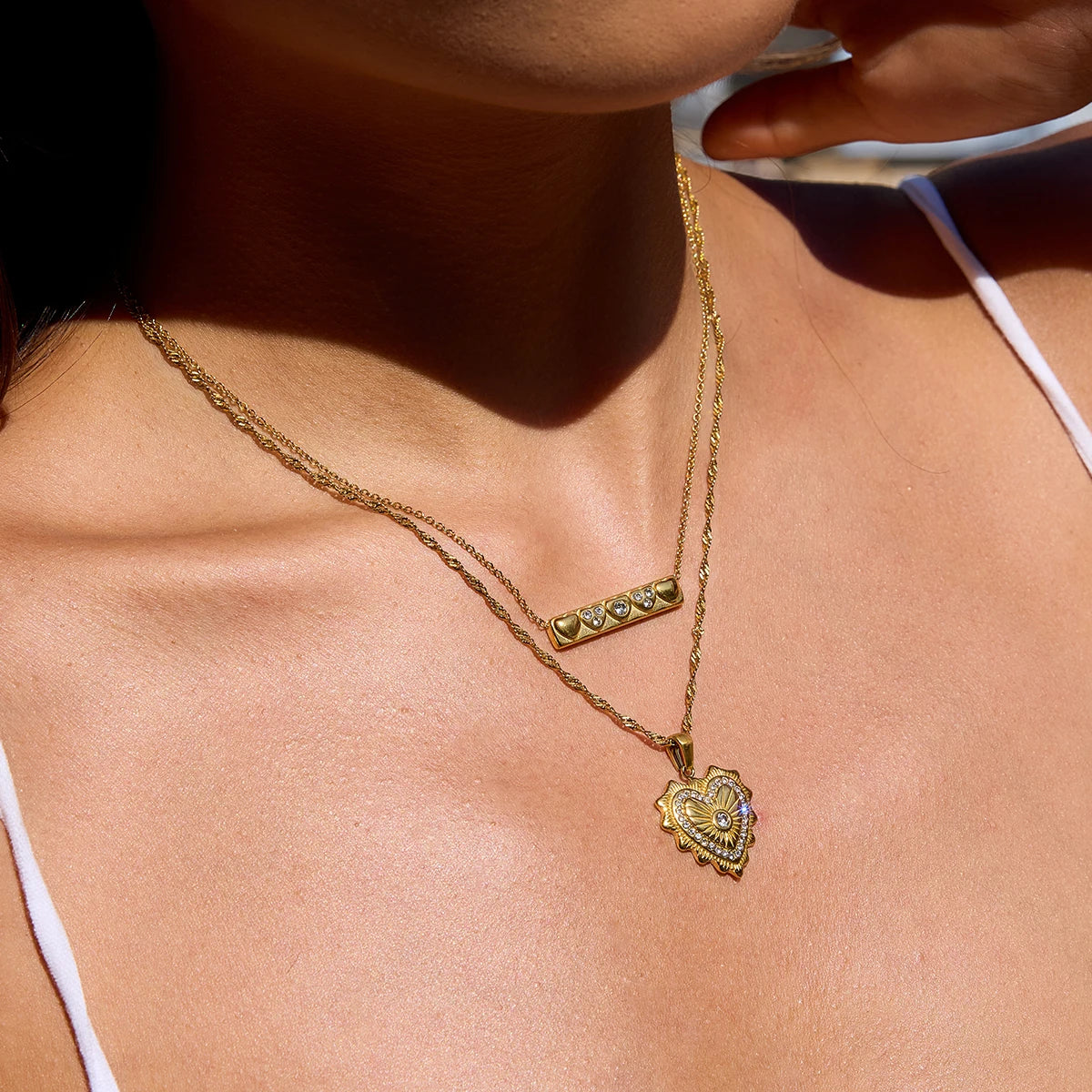 18K Gold Rhinestone Love Pendant Necklace – Elegant Women's Jewelry