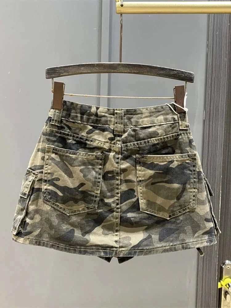 Back details of Camouflage Cargo Mini Skirt
