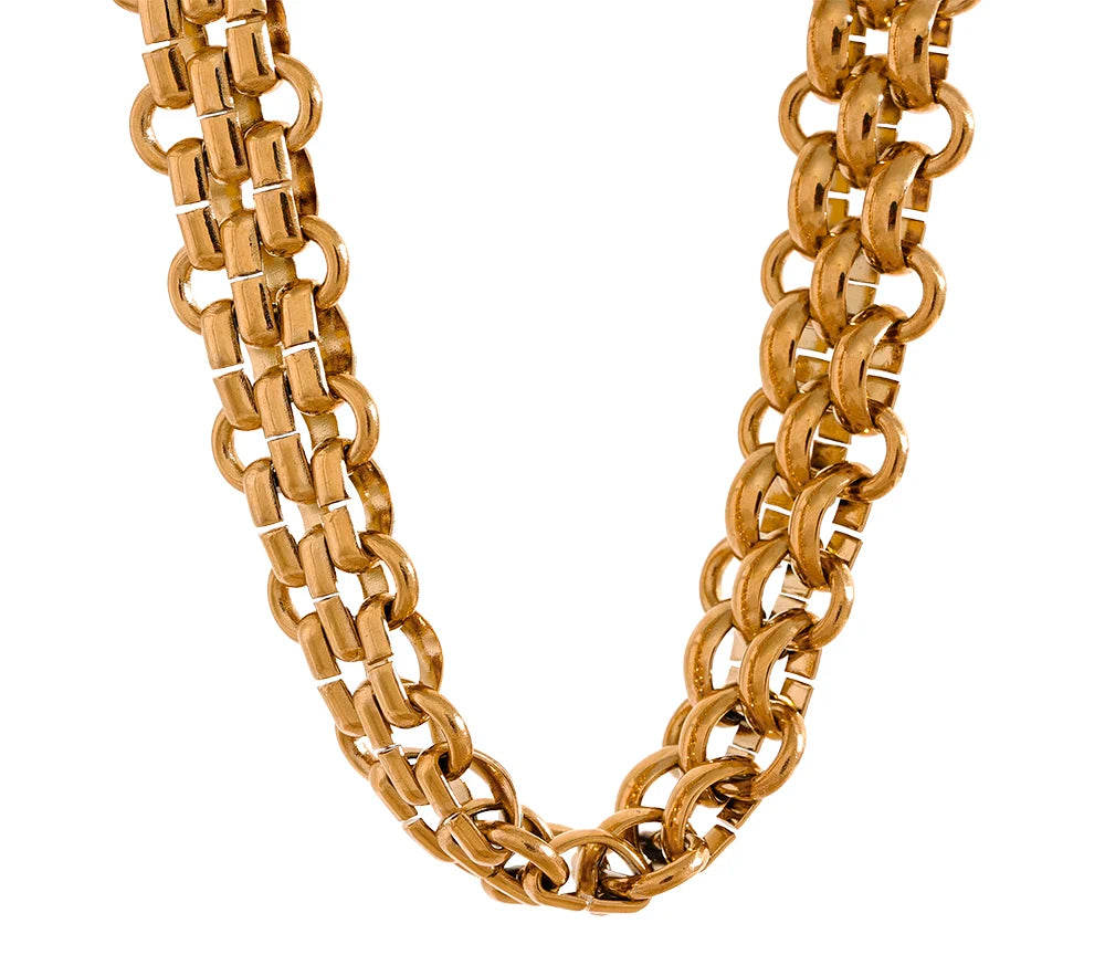 Curb Chain close-up image