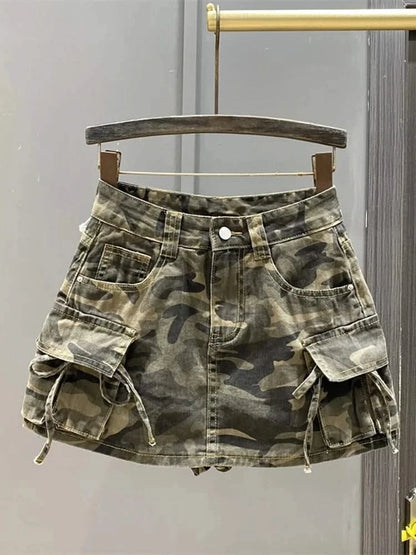 Front Details of Camouflage Cargo Mini Skirt