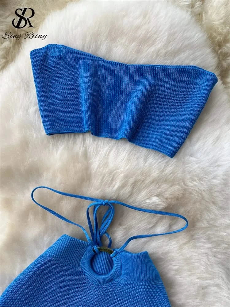 Conjunto de top corto sin tirantes y falda con abertura