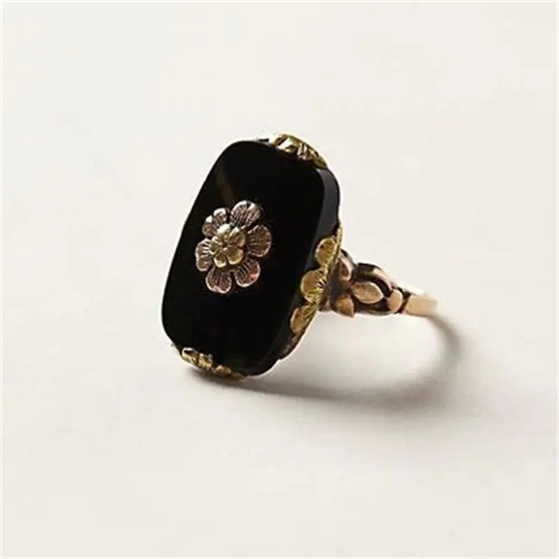 Elegant Black Ring - Retro Flower Stone