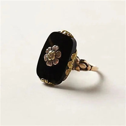 Elegant Black Ring - Retro Flower Stone