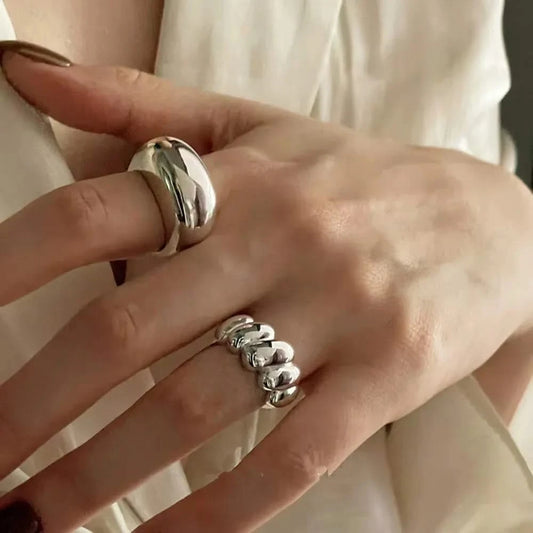 Anillo ancho geométrico de plata de ley: un accesorio elegante 