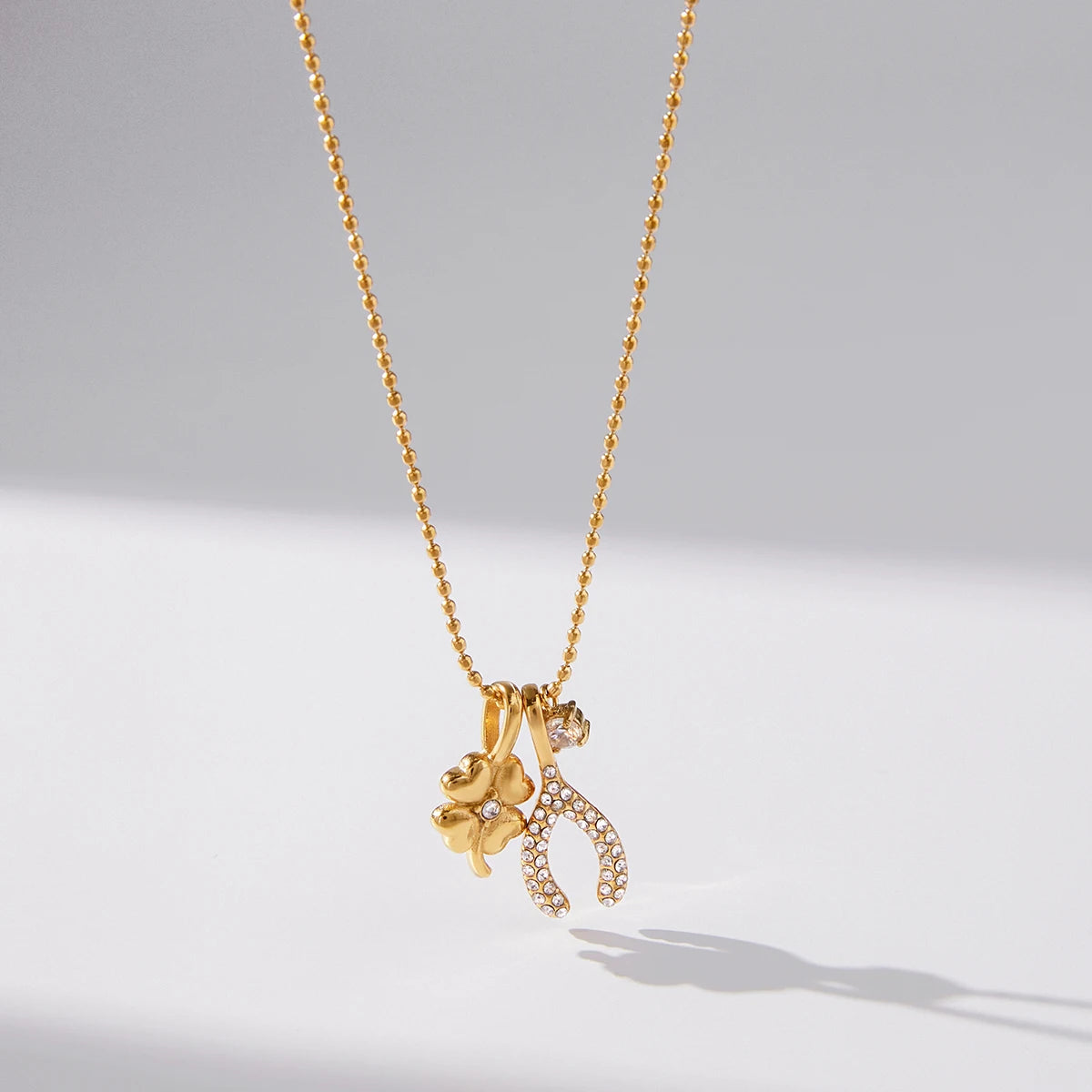 Lucky Zircon Horseshoe Pendant Necklace Geometric Stainless Steel Necklace