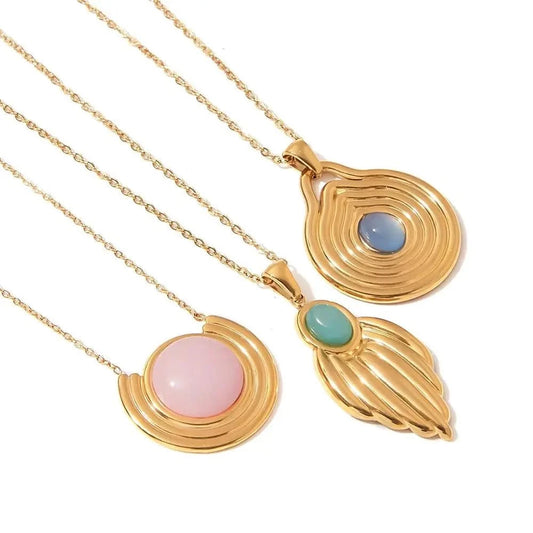 Collar con colgante de metal y piedra azul y rosa - Joyería elegante para el día a día