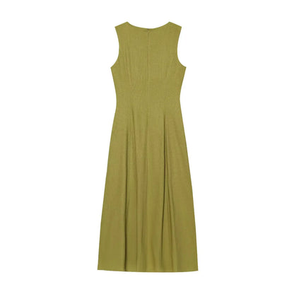 Vestido midi de escote cuadrado: un básico elegante para el verano