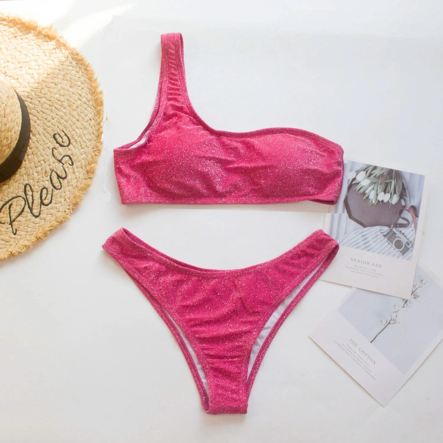 Conjunto de bikini brillante de un solo hombro 