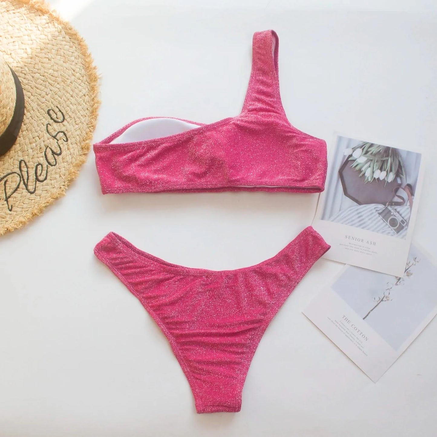 Conjunto de bikini brillante de un solo hombro 