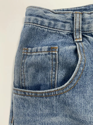 Waist details of Wide-Leg Ripped Denim Pants