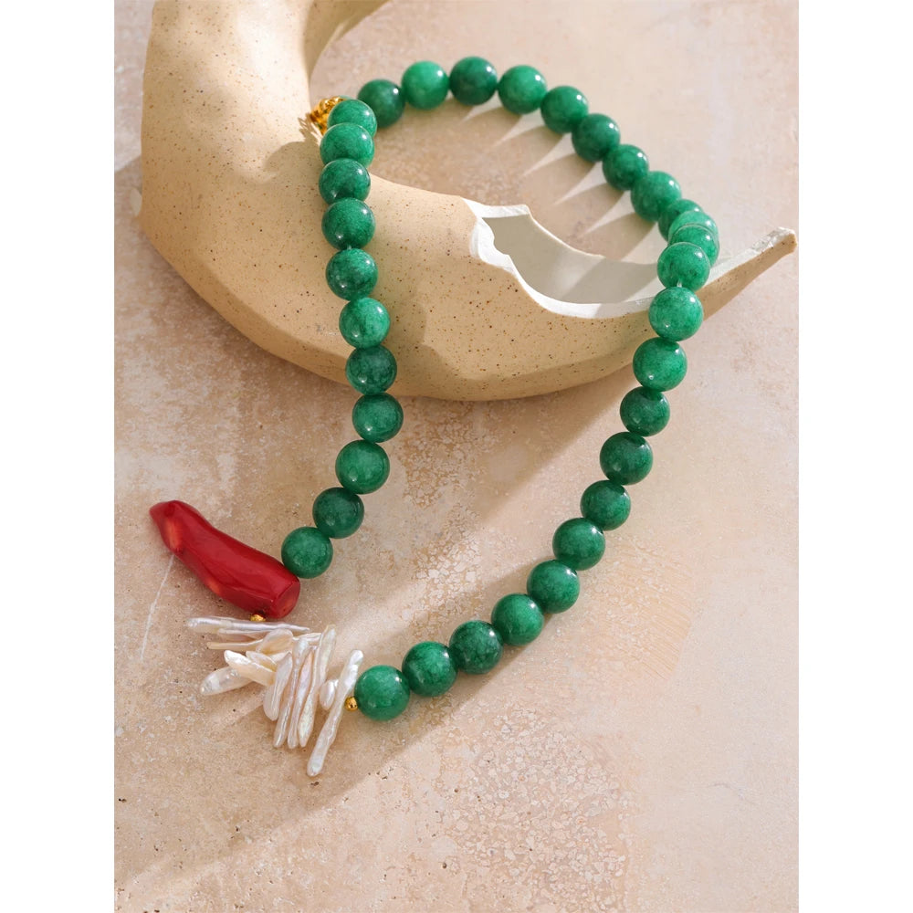 Collar de perlas barrocas de piedra natural verde Claire 