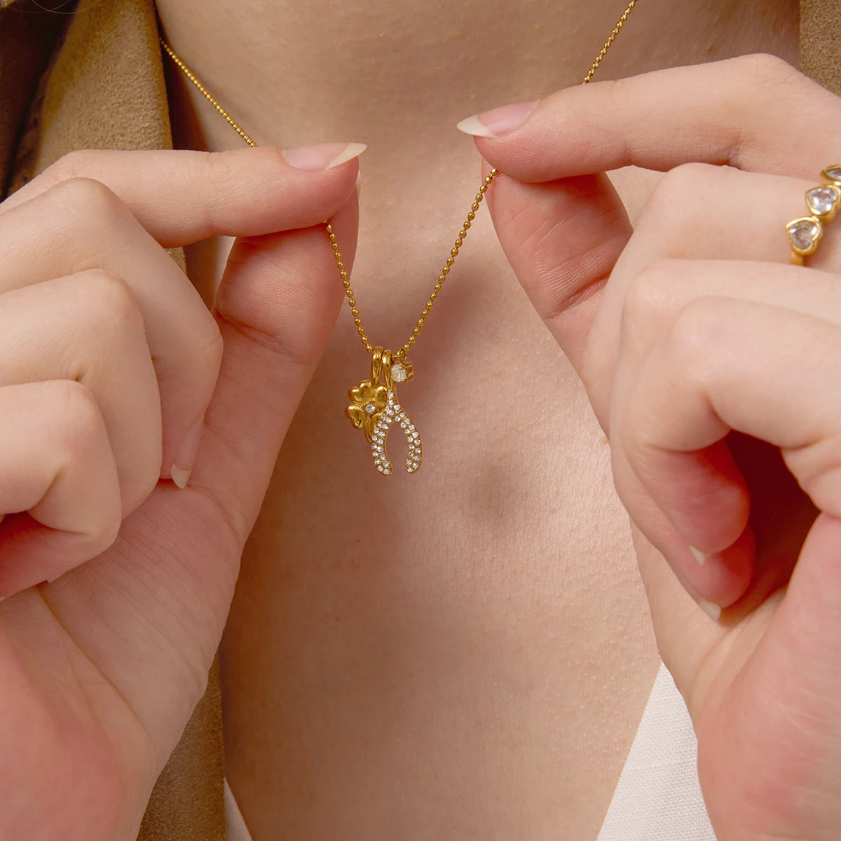 Lucky Zircon Horseshoe Pendant Necklace Geometric Stainless Steel Necklace