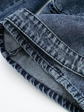 Hemline details of Multi Pockets Wide-Leg Denim Pants