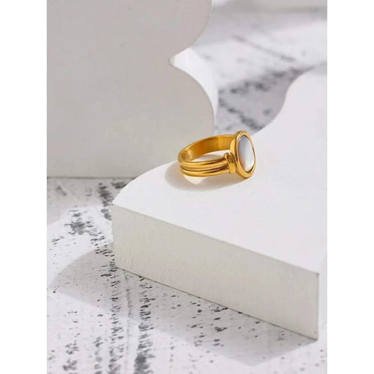 Side details of Mother of Pearl Ring