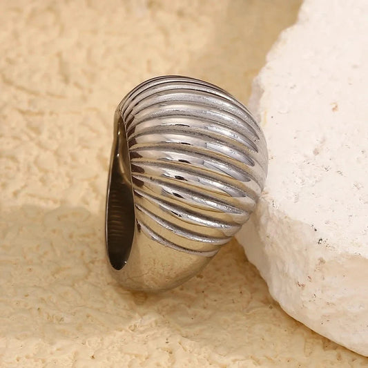 Chic Gold Striped Ring - Trendy Party Jewelry