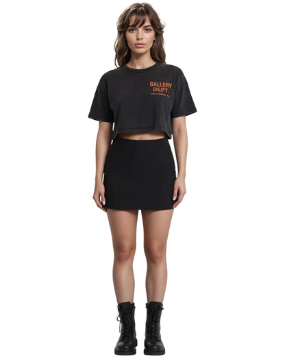 Top corto negro del departamento de galería