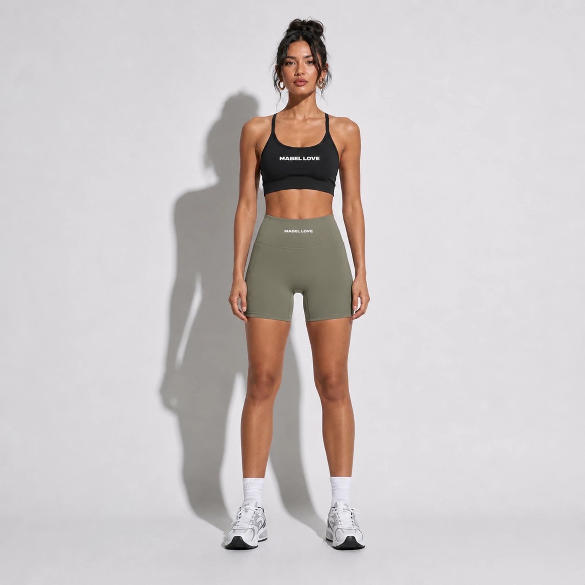Set — Infinity bra + Legging Shorts Green front on-model 2048