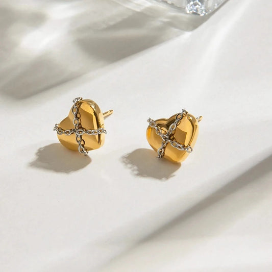"Love Heart Silver Chain Stud Earrings - Minimalist Style"