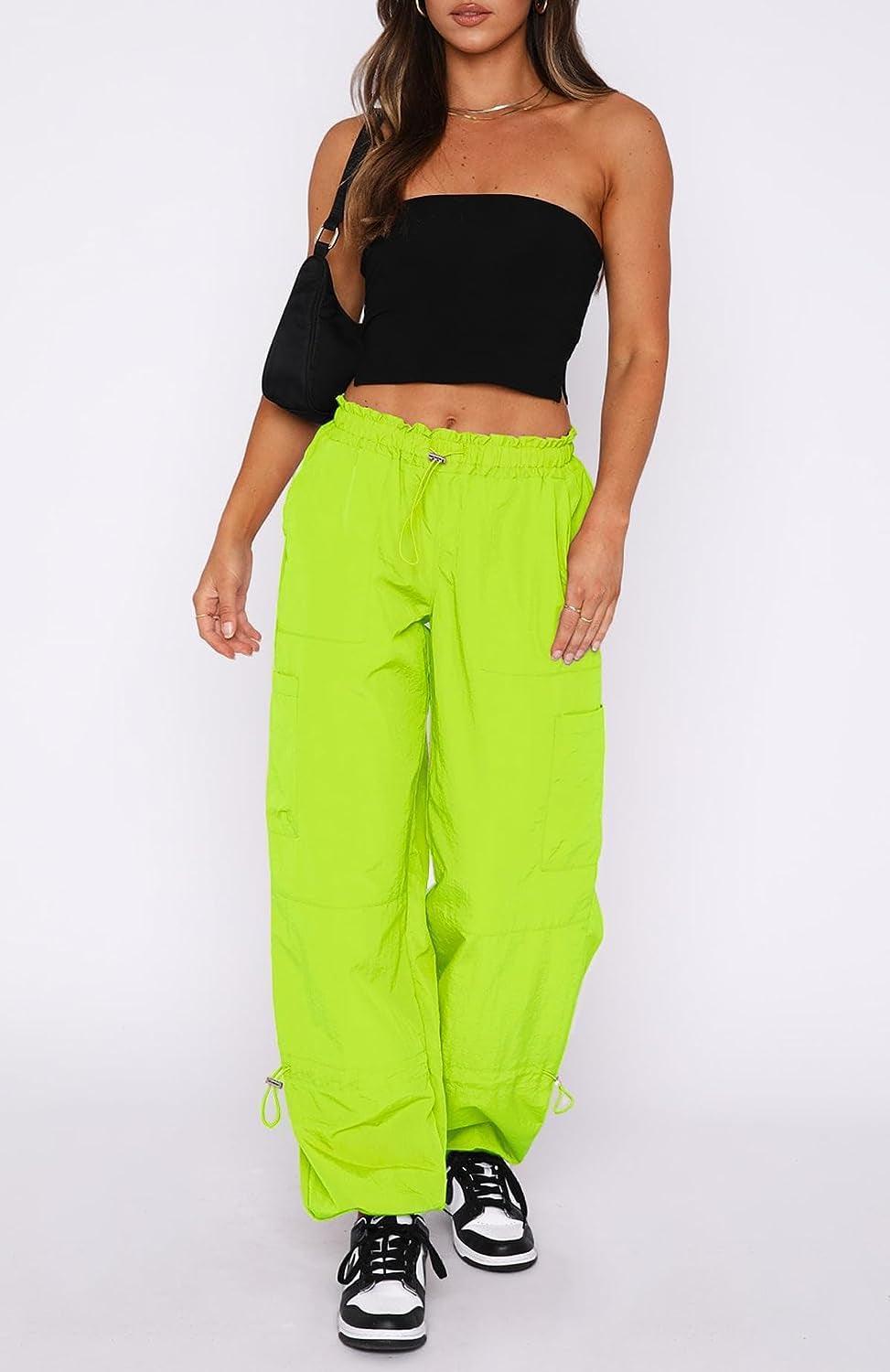 Street wear outfit  Green cargo pants outfit, Cargo pants women