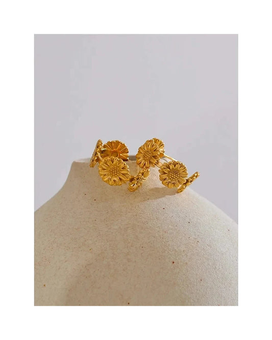 Daisy Hoop Earrings — gold view 1