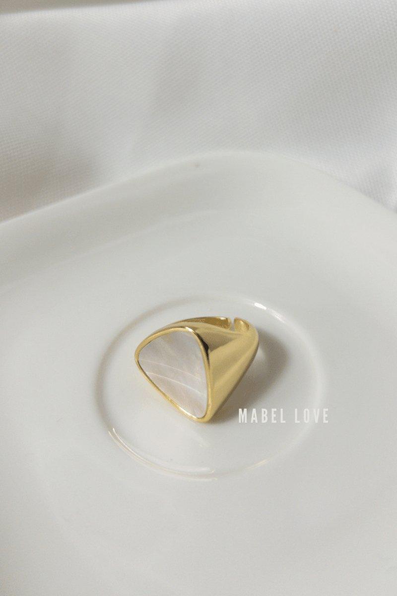 White Pearl Gold Ring