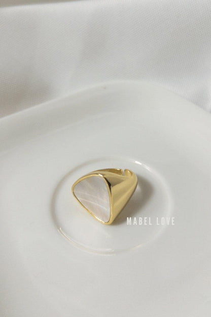 White Pearl Gold Ring